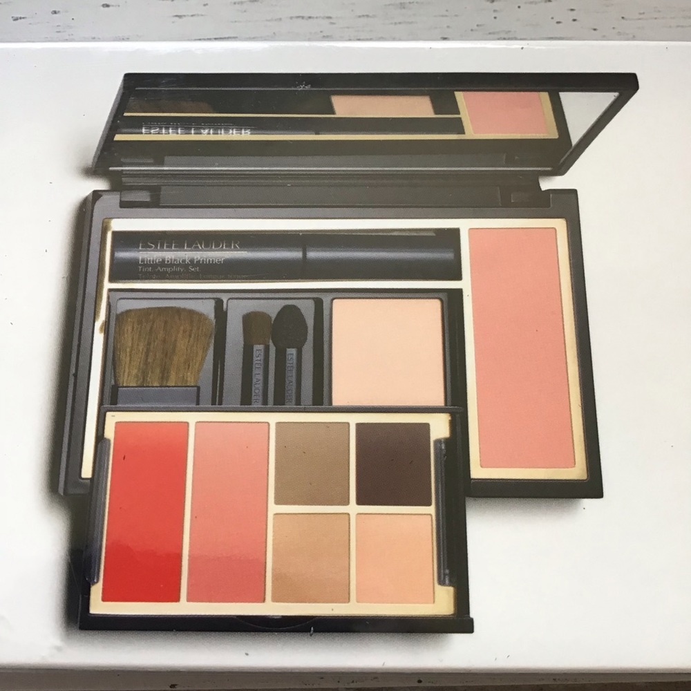 Estée Lauder Travel Exclusive Beauty Essential - Picture 4 of 5